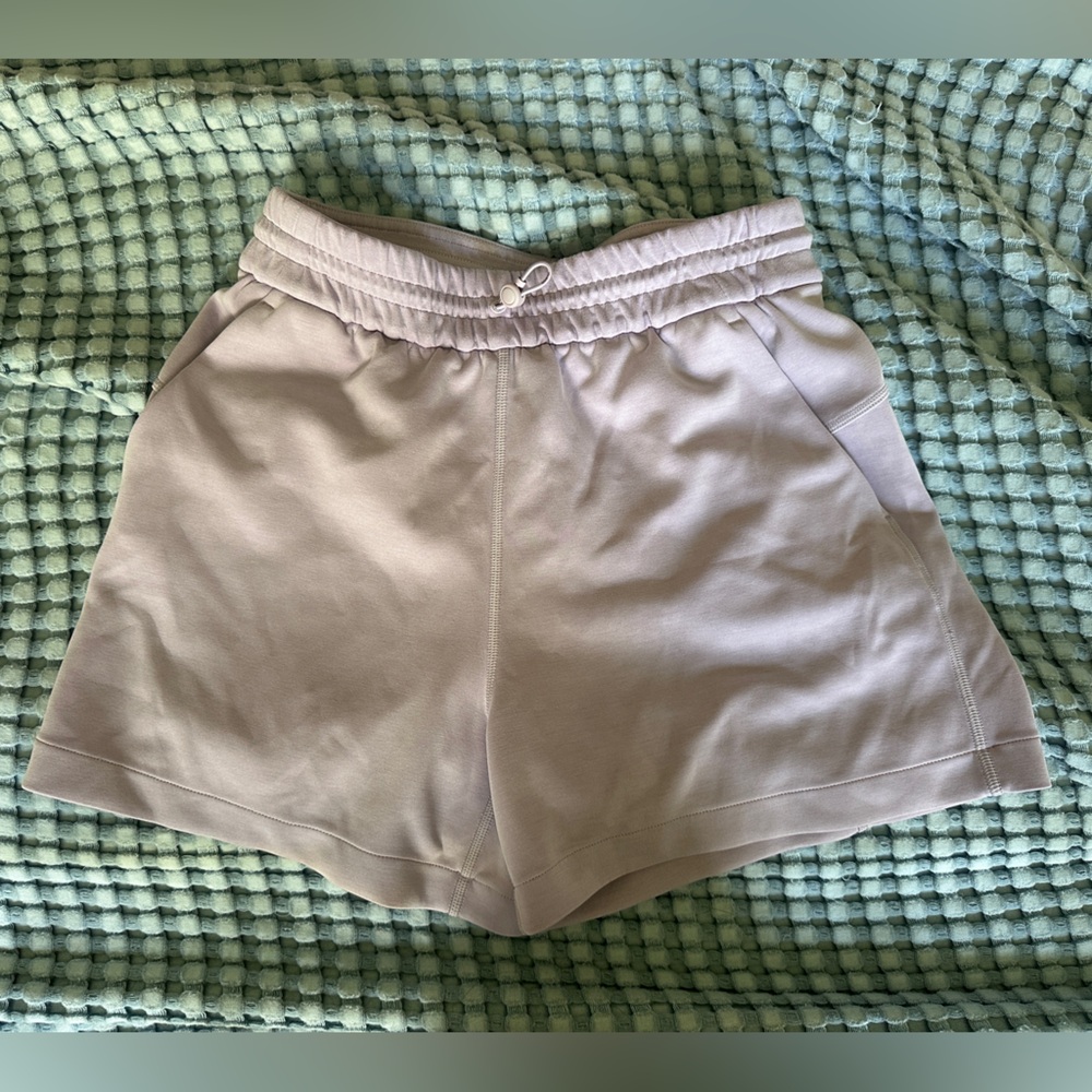 Lululemon 4” Softstreme High-Rise Short Lavender Frost size 4